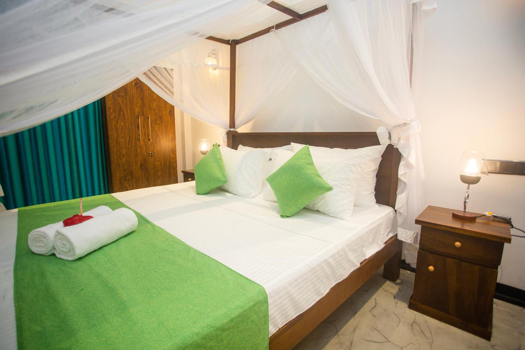 Villa Nine84 Mirissa Матара Екстериор снимка
